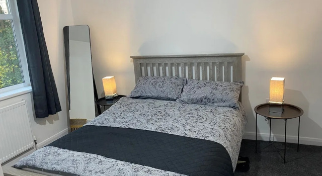 Prestwich Manchester 3 Bedroom House, Забронировать Отель Отели Англии 3 звезды, 3*