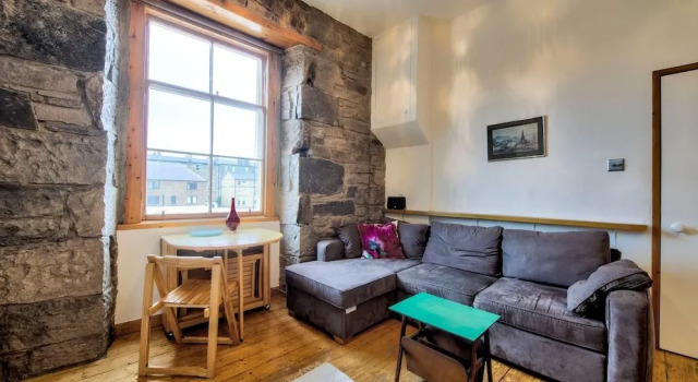 Lovely Central 1BR Flat in Prime Festival Location, Забронировать Отель Эдинбург Midlothian, рядом с Железнодорожный вокзал Эдинбург-Уэверли