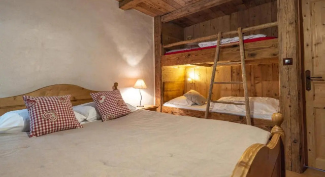 Ferme de Faustine - piscine, Prenota Appartamento Hotel a Alvernia con parcheggio, Parcheggio