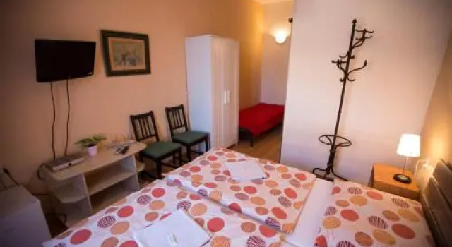 Hotel Jeleň, Đặt Khách sạn Pezinok Pezinska Baba