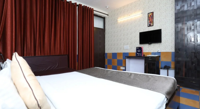 Номер Standard OYO 9705 Grand Empire Expressway