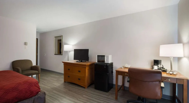 Двухместный люкс Econo Lodge Inn & Suites Escanaba North