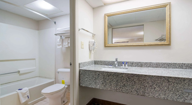 Четырёхместный номер Standard Americas Best Value Inn Wadesboro