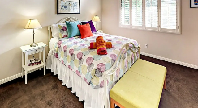 2BR Palm Springs Townhouse Hideaway by RedAwning, Забронировать Отель Отели Палм-Спрингса 3 звезды, рядом с Agua Caliente Casino, 3*