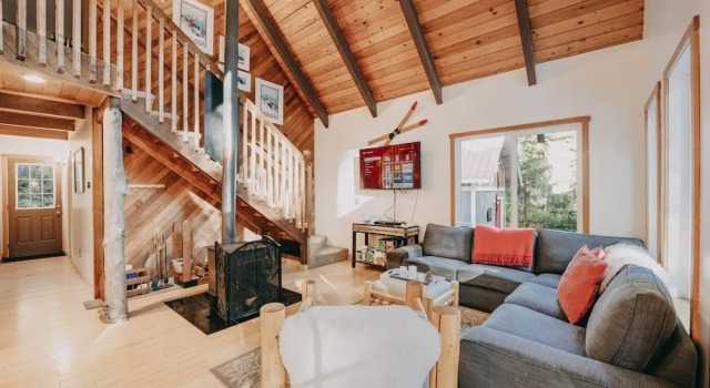 99mbr - Hot Tub - Wifi - Pets Ok - Bbq - Sleeps 6 2 Bedroom Home by RedAwning, Rezerwuj Dom wakacyjny Glacier Stany Zjednoczone