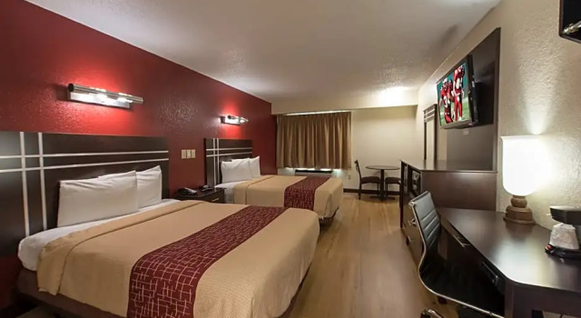 Четырёхместный номер Standard Red Roof Inn Houston Brookhollow