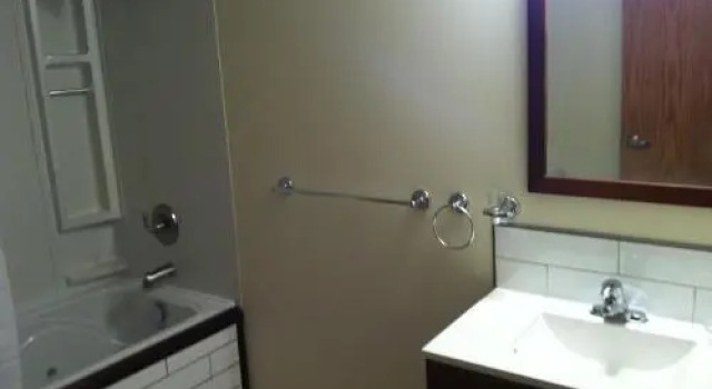 Thompson Lodge, Book Hotel Hotels in Manitoba with Parking, Parking