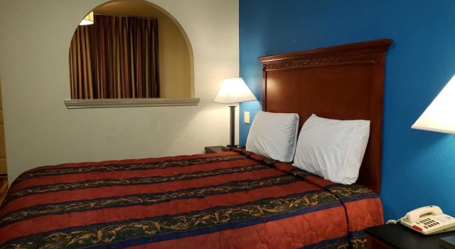 Rest Inn & Suites, Varaa Hotelli Tulsa Oklahoma, lähellä Benton Park