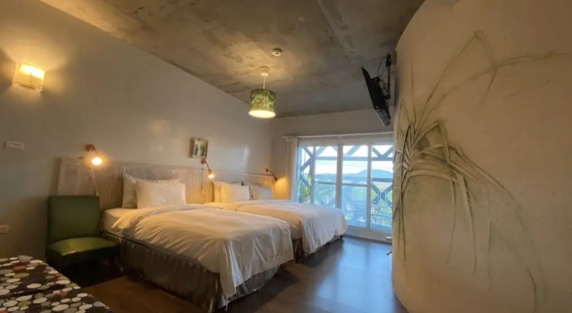 Трёхместный номер Standard с балконом 墾丁橘月Orange Moon Inn