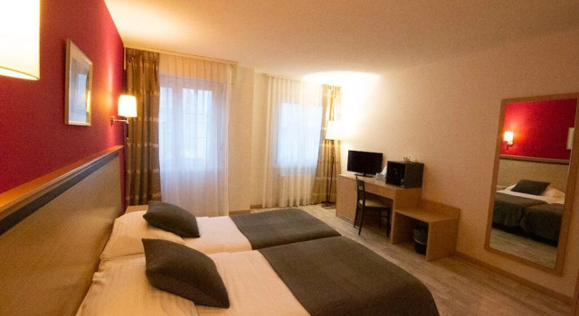 Двухместный номер Standard Hotel De La Vieille Tour