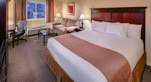 Номер Executive Lake Natoma Inn