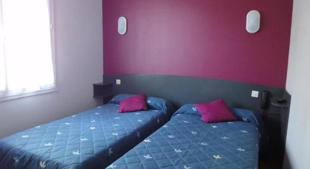 Hotel Regina, Rezerwuj Hotel Ars-sur-Formans Ain