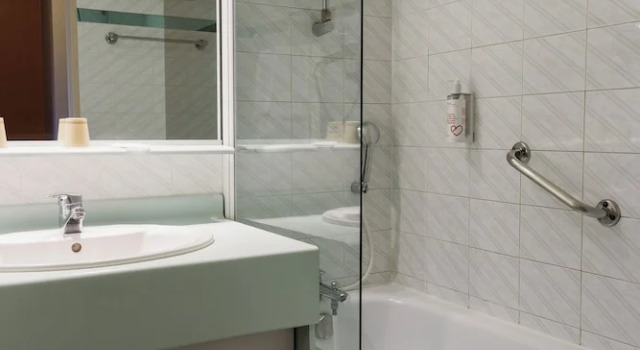 Четырёхместный номер Comfort с балконом Hotel *** & Spa Vacances Bleues Villa Marlioz