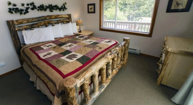 Номер Standard Rocky Mountain Retreat 1A- 4 bedroom/3 bath with personal hot tub offers Panoramic Mountain Views 4 Cabin