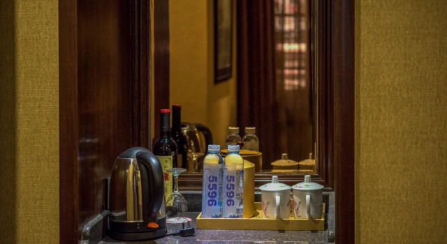 Семейный люкс с 2 комнатами Floral Hotel Lijiang Taohua Island Gudao Boutique