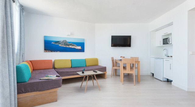 Apartment with shared pool, near the beach, Rezerwuj Apartament Muro Majorka