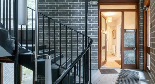 Two Bedroom Ground Floor Flat, Забронировать Отель Отели Центральной Шотландии с парковкой, Парковка