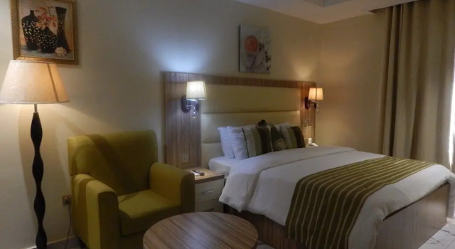 De Santiago Milan Hotel and Suites, Rezervovat Hotel Hotely v Badagry s parkováním, Parkování