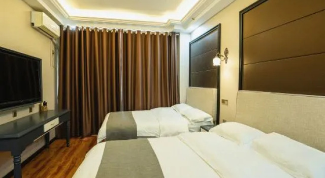 Люкс Business Weiyano Hotel (Zibo Liuquan Road Huijin Building)