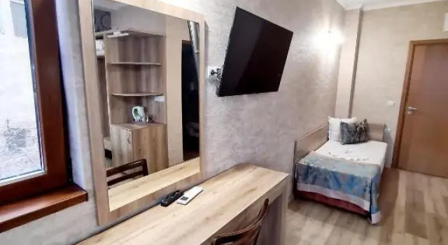 Двухместный номер Standard с балконом Lucky Hotel