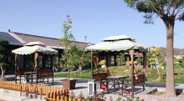 Beijing Lipao Gardening Town B&B Resort (Badaling Great Wall Branch), Book Bed and Breakfast Hoteller i Beijing Province med parkering, Parkering