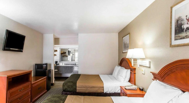 Standard Vierer Zimmer Econo Lodge