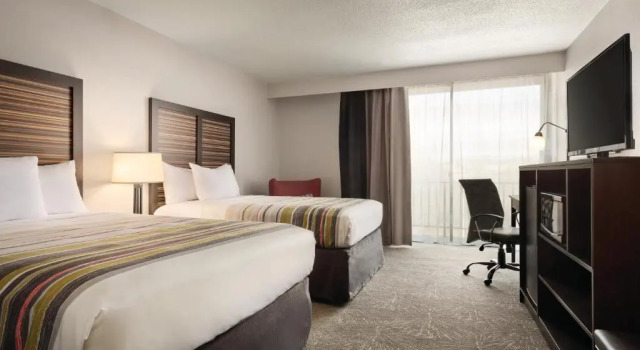 Четырёхместный номер Standard Country Inn & Suites by Radisson, Erlanger - Cincinnati South