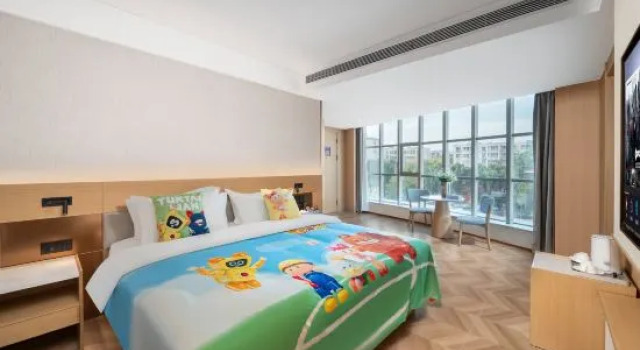 Семейный тент Yining Binjiang Peninsula Hotel (Liuxing Street Scenic Area Branch)