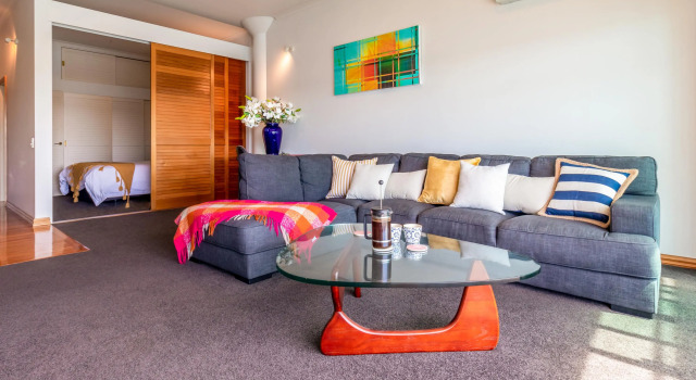 Beautiful sea views - Large 1 Br Free Parking