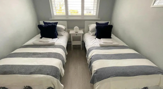 Large family Bungalow, parking & Bike Store BPW, Забронировать Отель Мертир-Тидвилл Brecon Beacons, рядом с Парк и музей Cyfarthfa