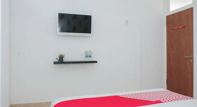 111 Guest House, Book Guesthouse Guest Houses in East Java, Guesthouse