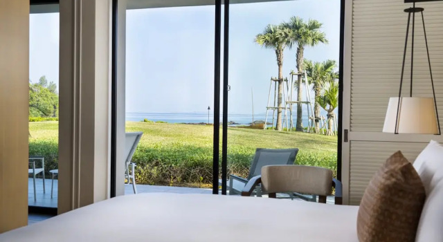 Двухместный номер Deluxe Beachfront Wing Halekulani Okinawa