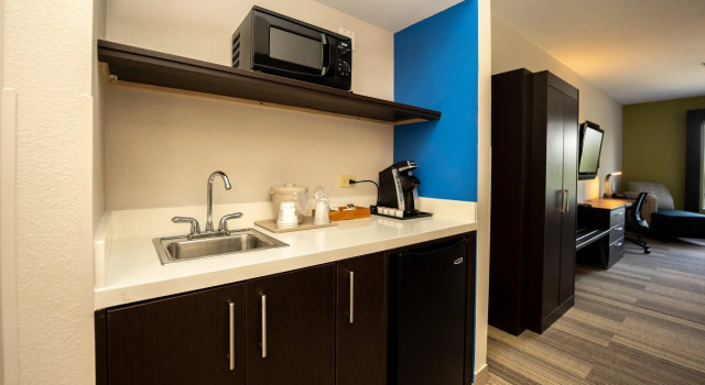 Четырёхместный номер Standard Holiday Inn Express & Suites Deer Park by IHG