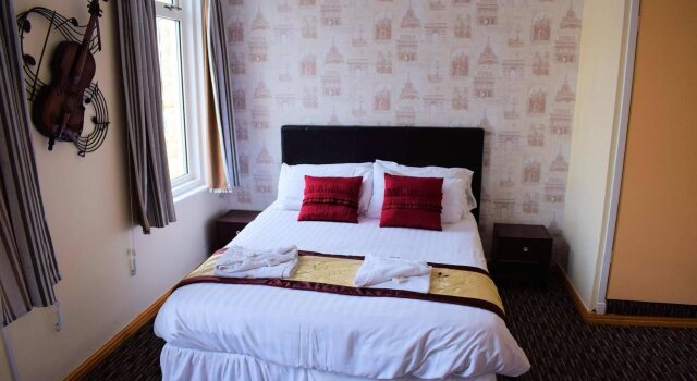 The Clarendon Hotel, Забронировать Отель Блэкпул Ланкашир, рядом с Стадион футбольного клуба «Блэкпул»