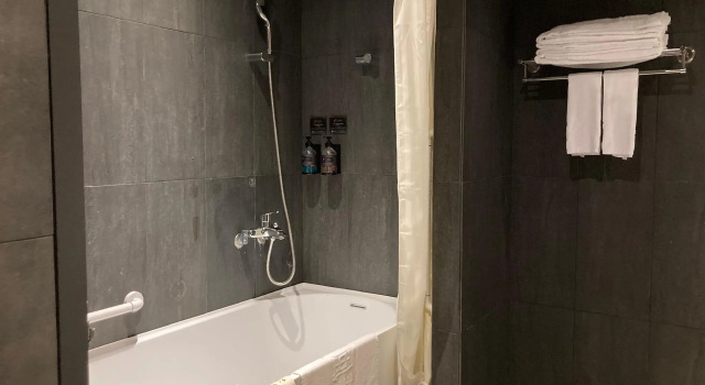 Четырёхместный номер Standard Orient Luxury Hotel