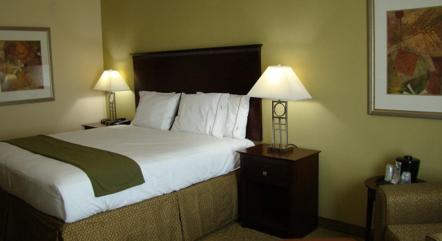 Двухместный номер Standard Holiday Inn Express Hotel & Suites Brownfield by IHG