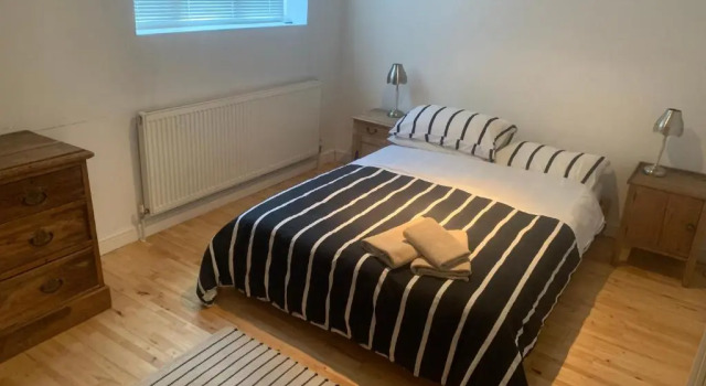 Cozy 1 Bedroom Basement Flat, Забронировать Апартаменты/квартира Отели Большого Лондона с парковкой, Парковка