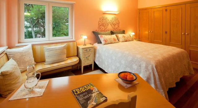 Dolce Vita Guesthouse, Забронировать Отель Отели Эшторил 3 звезды, рядом с Estoril Wellness Center, 3*