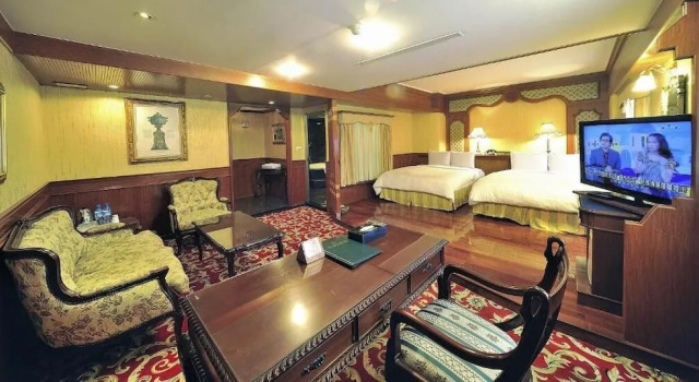 Четырёхместный номер Deluxe KaRo Hotel
