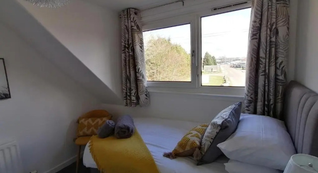 Апартаменты Delightful, Central 3 Bedroom House with Garden & Free Parking