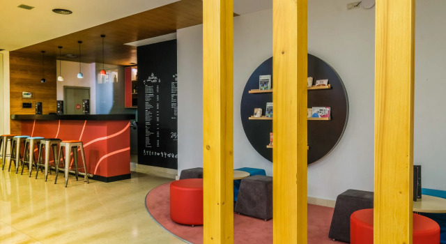 Stay Hotel Guimarães Centro, Забронировать Отель Отели и гостиницы Гимарайнш, рядом с Стадион Афонсу Энрикес, Отель