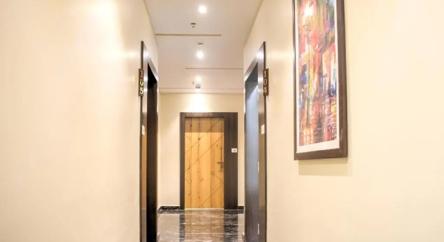 Royal Crown by OYO Rooms, Prenota Hotel Puri Orissa