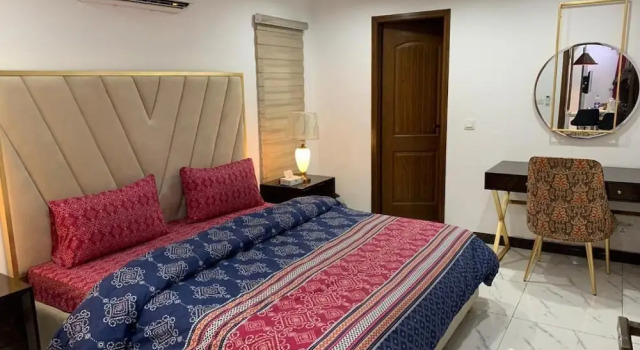 Camera Deluxe Bloom Family Suites