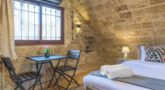 Timberwood Studio in Batroun, Prenota Appartamento Batroûn North Governorate
