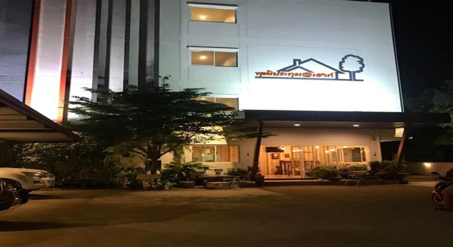 Putpathum House, Varaa Hotelli Hotellit North-Eastern Thailand pysäköinnillä, Pysäköinti