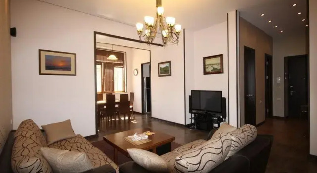 FlatsInYerevan - Apartments on Hanrapetutyan Street, Забронировать Апартаменты/квартира Апартаменты Еревана, рядом с Площадь Республики, Апартаменты/квартира