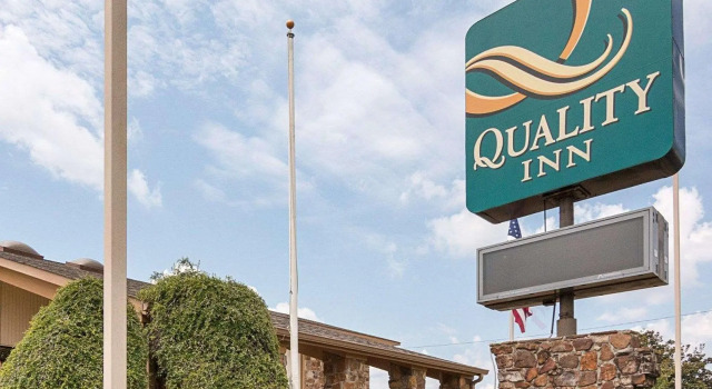 Четырёхместный номер Standard Quality Inn Magnolia