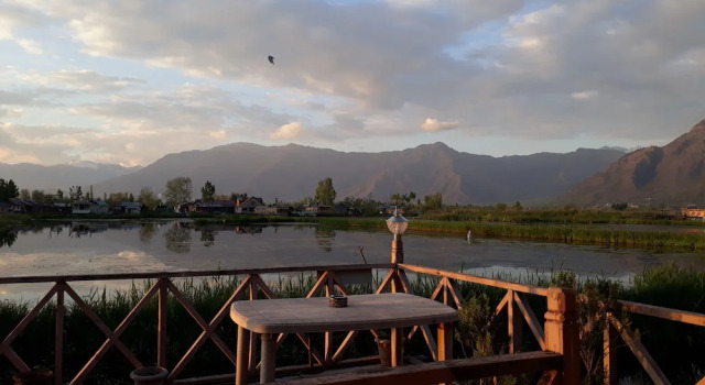 Трёхместный номер Classic с балконом Houseboat Zaindari Palace