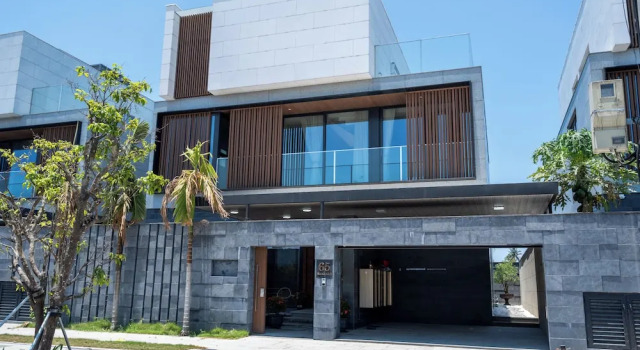 Deluxe Riverfront Pool Villas Danang, Book Villa Sommerhuse i Da Nang, Hytte