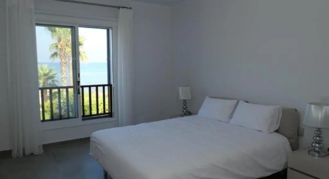 Resitour - Apollo Beach Villa 37, Book Villa Hotels in Chlorakas with a Pool, Swimming Pool